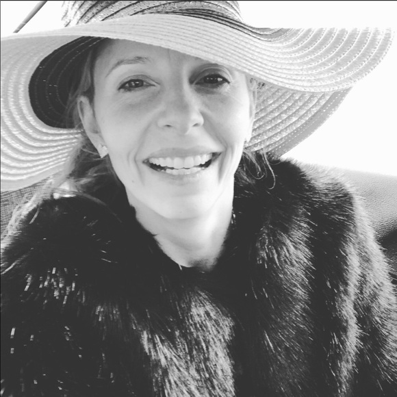 Meet your Posher, Leah - Picture 3 of 7